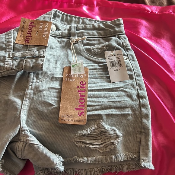 Vanilla star distressed denim short - Picture 3 of 7
